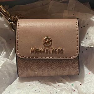 Michael kors airpod case in ballet